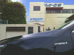 「HYBRID」エンブレム