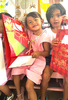 >フィリピンの子供たちへクリスマスプレゼント-2