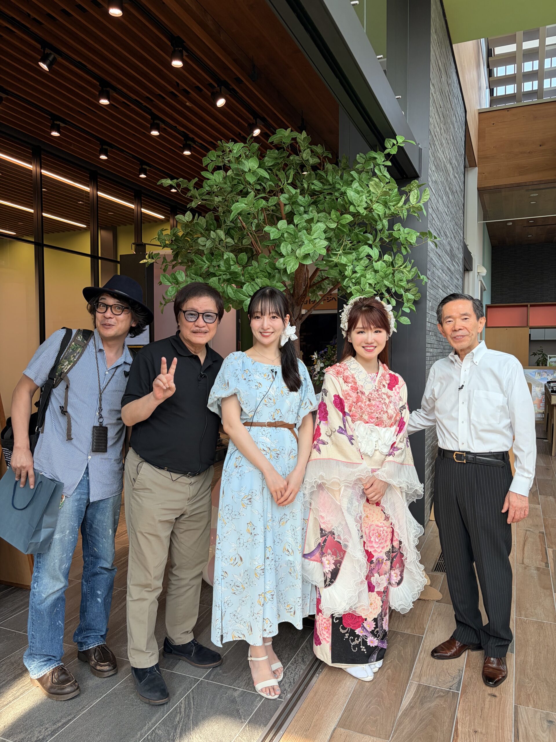 スタジオにお越しくださった豪華ゲストのみなさまとの記念写真