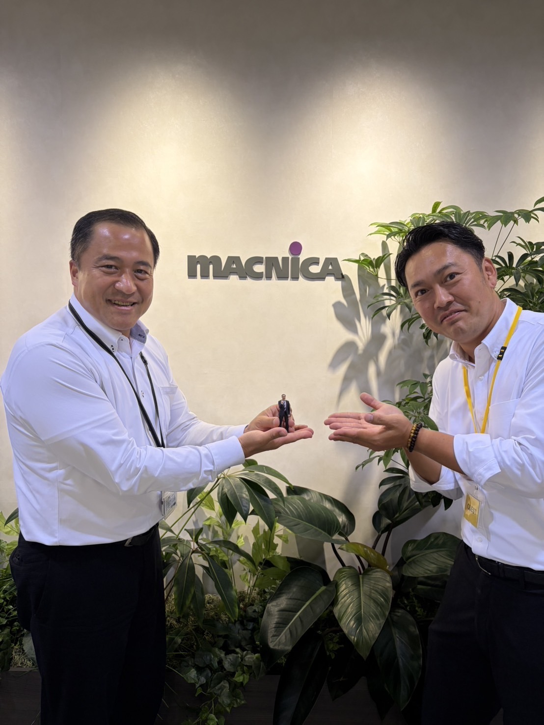 株式会社マクニカ 池宮様とフィギュア