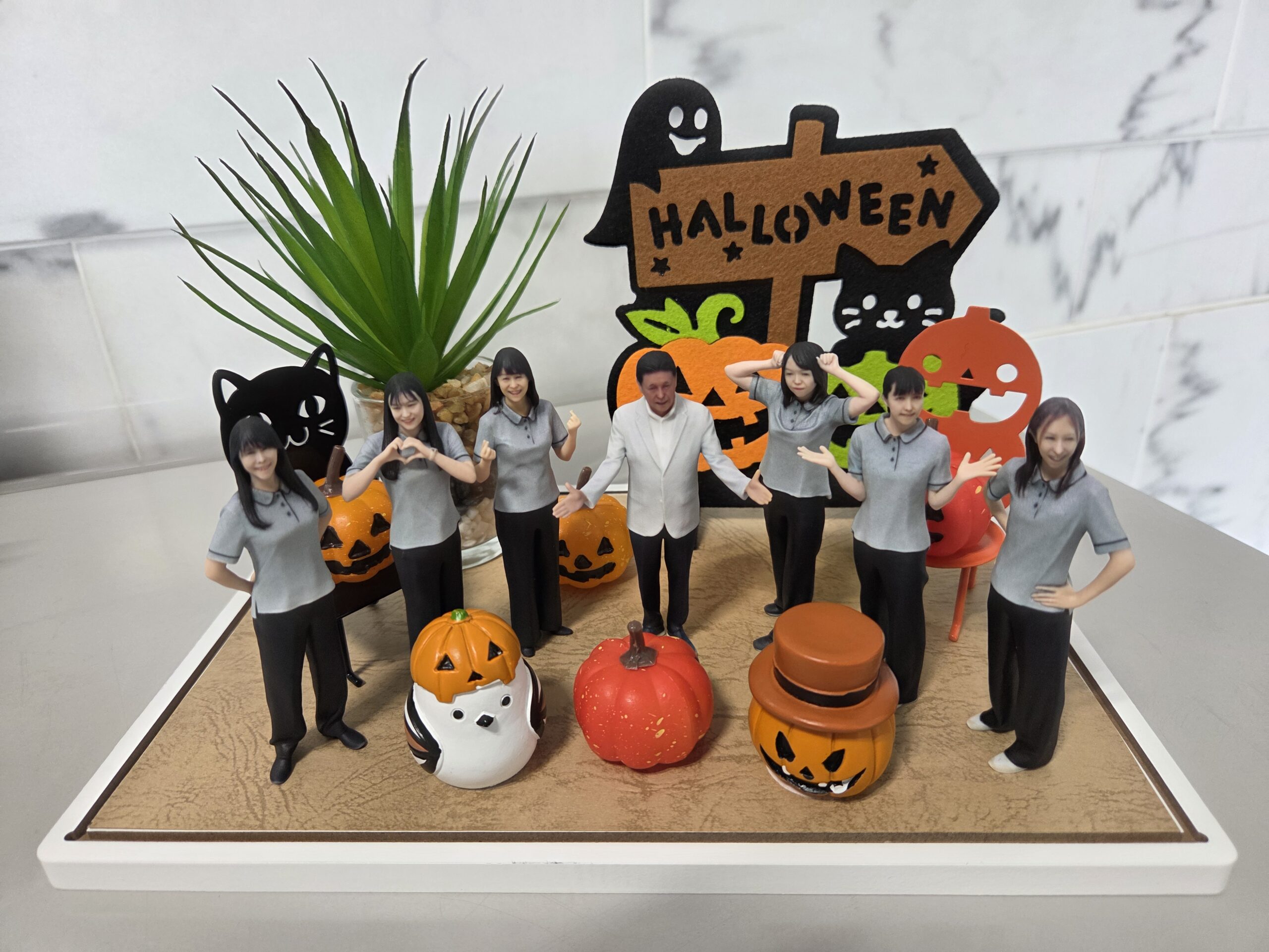 司産業株式会社様 ハロウィン仕様のフィギュアディスプレイ