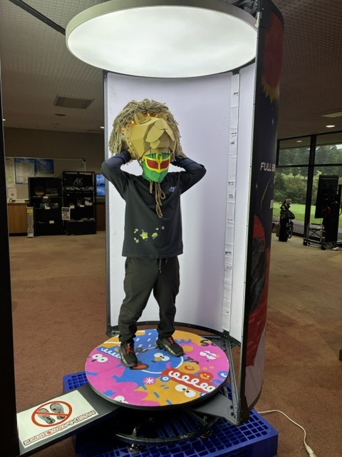 ライオンヘッドをかぶって3Dスキャンに挑戦